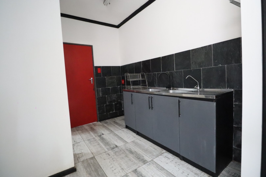 5 Bedroom Property for Sale in Kabega Park Eastern Cape